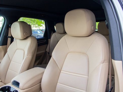Used 2022 Porsche Cayenne S Platinum image 12