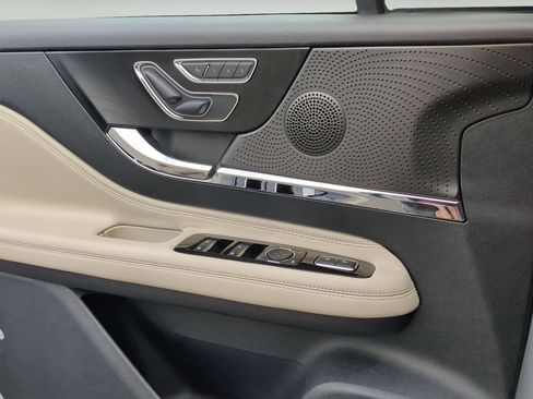 New 2026 Lincoln Corsair Reserve FWD image 12