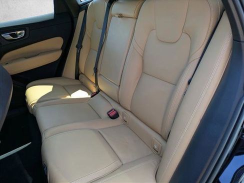 Used 2023 Volvo XC60 B5 Ultimate image 12