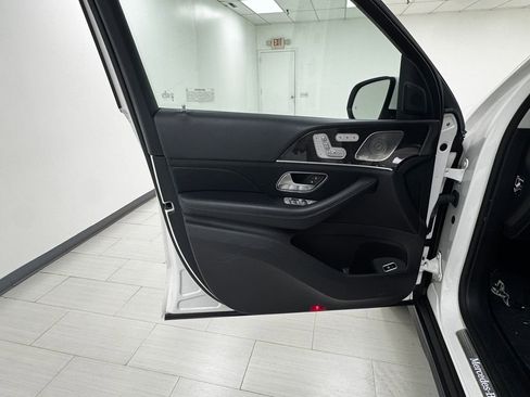 Used 2022 Mercedes-Benz GLS 450 4MATIC image 9
