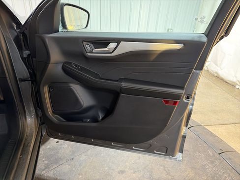 Used 2025 Ford Escape Platinum w/ Premium Technology Package image 21