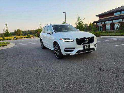 Used 2018 Volvo XC90 T6 Momentum w/ Convenience Package AWD/4WD image 5