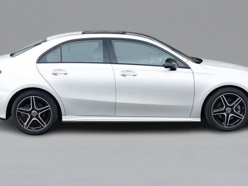 Certified 2022 Mercedes-Benz A 220 4MATIC image 4