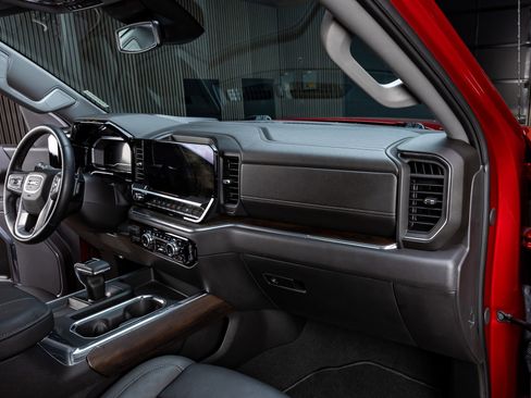 Used 2024 GMC Sierra 1500 SLT w/ SLT Premium Plus Package AWD/4WD image 18