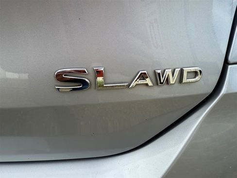 Used 2019 Nissan Rogue SL w/ Premium Package image 5