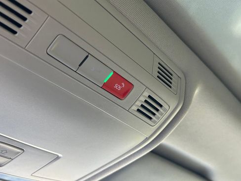 Used 2024 Volkswagen Taos SE w/ Panoramic Sunroof Package FWD image 29