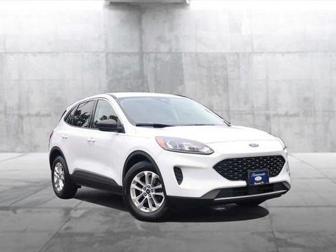 Certified 2022 Ford Escape SE w/ Convenience Package FWD image 2