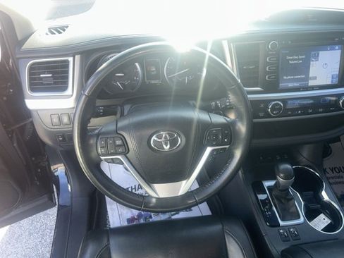 Used 2017 Toyota Highlander XLE image 16