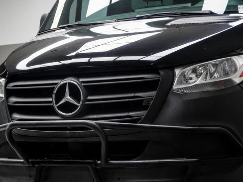 Used 2022 Mercedes-Benz Sprinter 2500 image 2