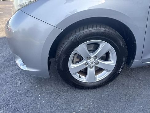 Used 2012 Toyota Sienna LE FWD image 8