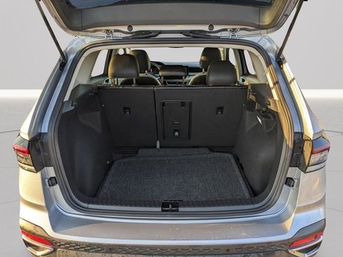 Certified 2025 Volkswagen Taos SE image 8