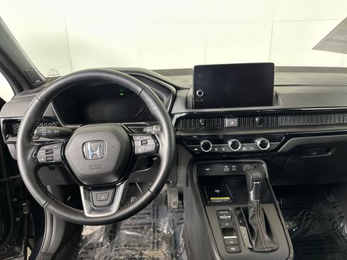 Used 2025 Honda CR-V Sport Touring image 3