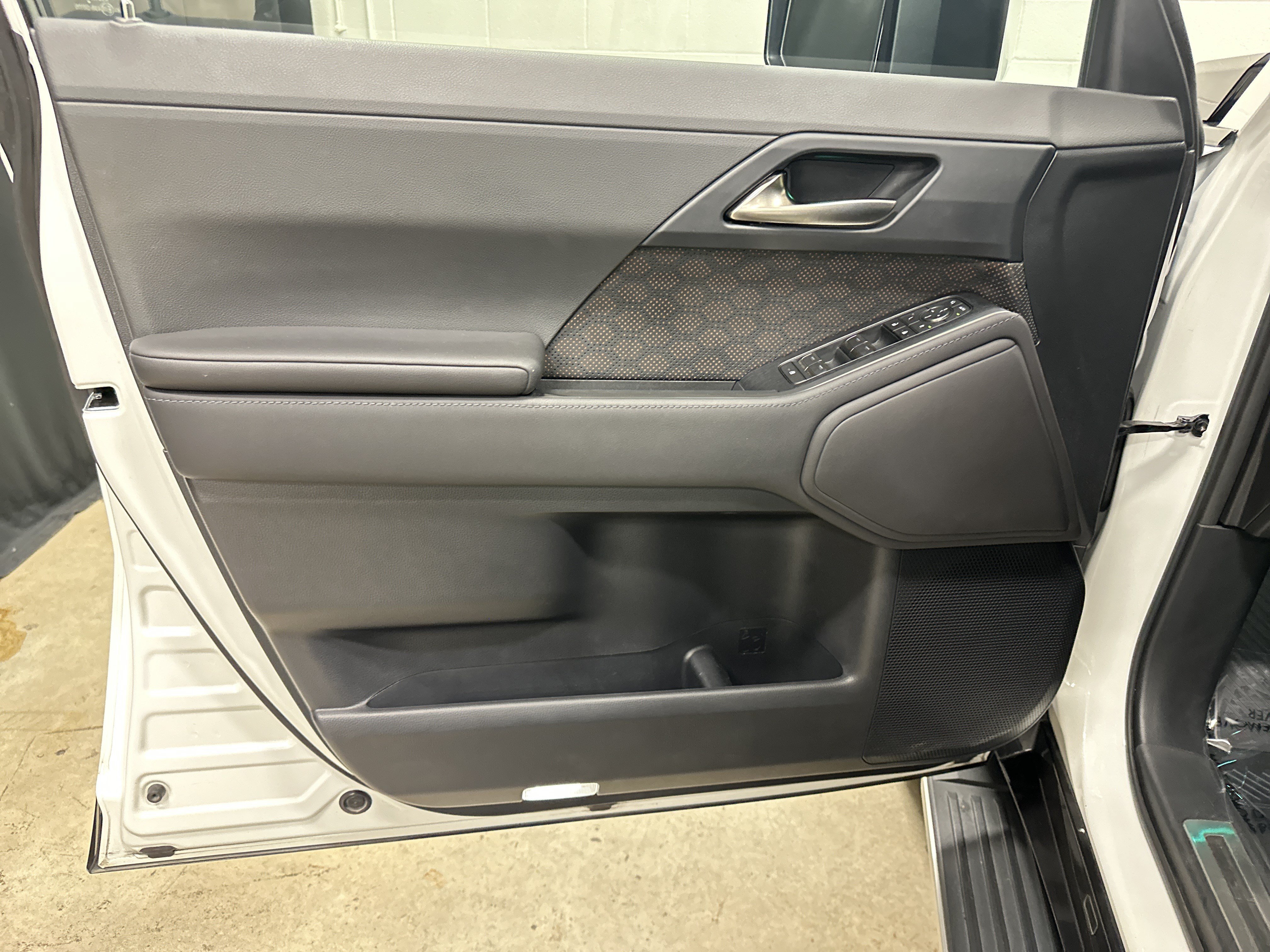 Certified 2024 Lexus GX 550 w/ Accessory Package (Z1) AWD/4WD image 14