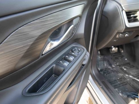 Used 2023 GMC Terrain SLE w/ Driver Convenience Package image 7