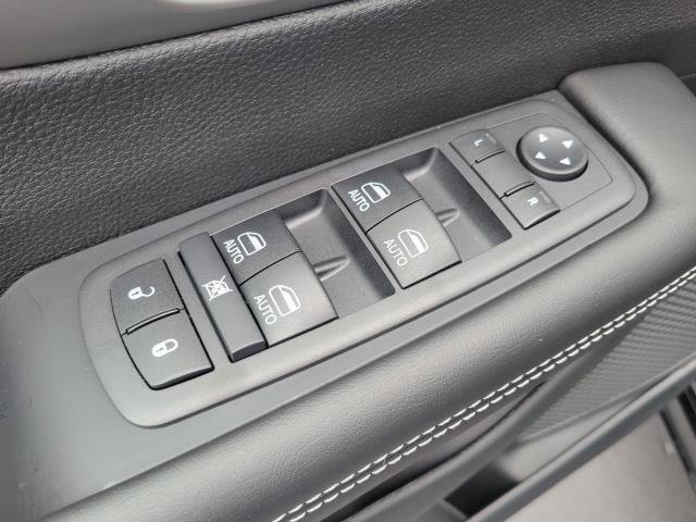 New 2027 Chrysler Pacifica Select FWD image 19