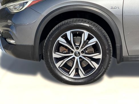 Used 2017 INFINITI QX30 Premium w/ Navigation Package image 11