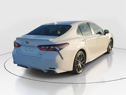 Certified 2021 Toyota Camry SE image 7
