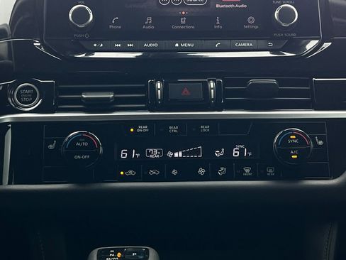 Used 2022 Nissan Pathfinder SV w/ SV Premium Package FWD image 4