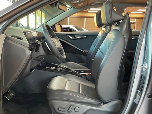 Used 2024 Kia Niro Wave w/ Wave Preserve Package image 11