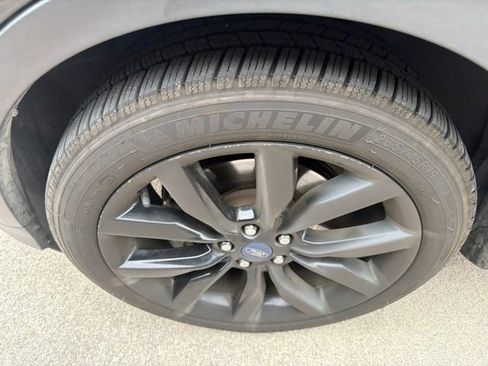 Used 2017 Ford Escape SE w/ SE Sport Appearance Package FWD image 3