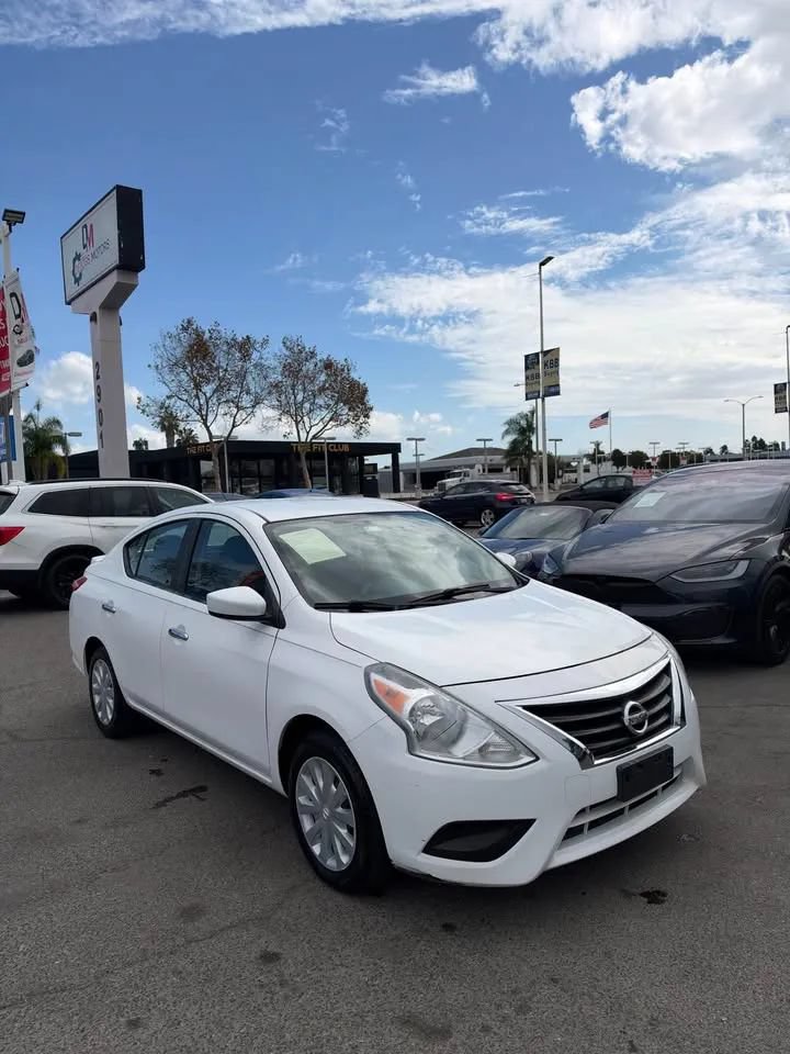 Used 2015 Nissan Versa SV FWD image 2