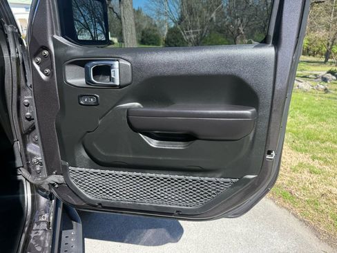 Used 2021 Jeep Gladiator Sport image 40