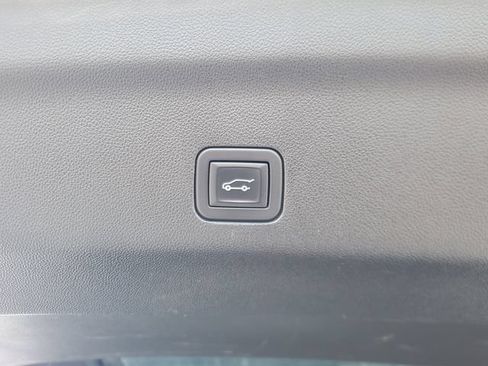 Used 2024 Chevrolet Tahoe Premier RWD image 8
