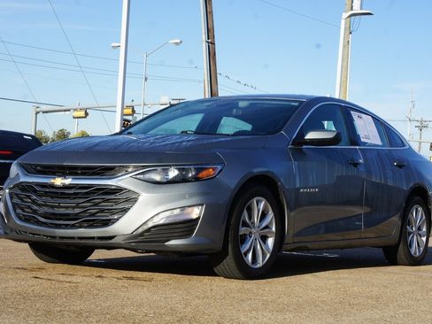 Used 2025 Chevrolet Malibu LT image 3