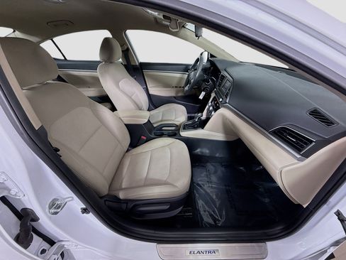 Used 2020 Hyundai Elantra SE image 28