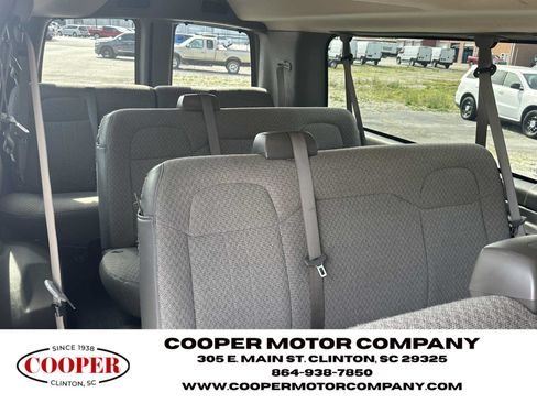 Used 2025 Chevrolet Express 3500 LS RWD image 16