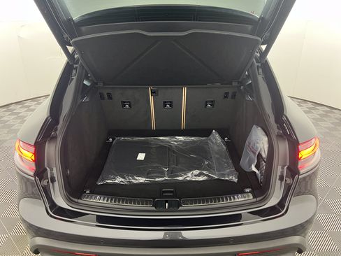 Certified 2026 Porsche Macan AWD/4WD image 21