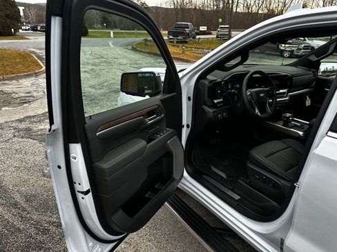 New 2026 Chevrolet Silverado 1500 High Country AWD/4WD image 16