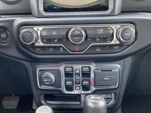 Certified 2023 Jeep Wrangler Unlimited Sahara w/ Cold Weather Group AWD/4WD image 19