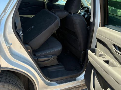 Used 2025 Nissan Pathfinder SV image 11