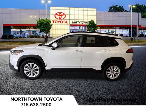 Used 2024 Toyota Corolla Cross LE FWD image 2
