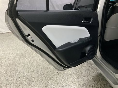 Used 2018 Toyota Prius Three image 16