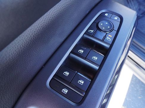 Certified 2025 Nissan Pathfinder SV image 16