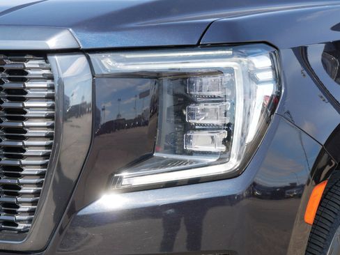 Used 2023 GMC Yukon XL Denali Ultimate AWD/4WD image 16
