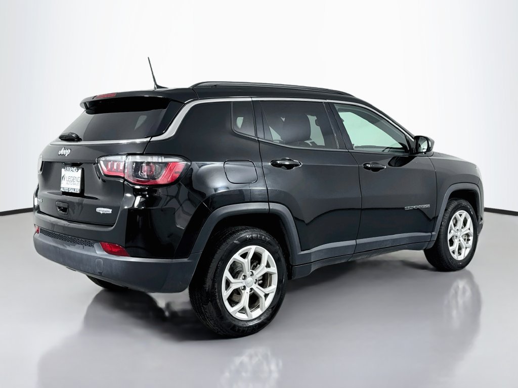 Used 2024 Jeep Compass Latitude AWD/4WD image 7