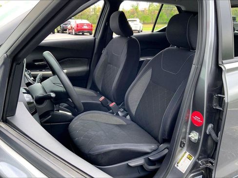 Used 2018 Nissan Kicks SV image 22