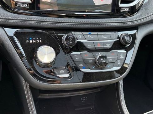 Certified 2026 Chrysler Pacifica Limited image 22