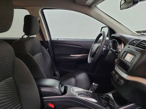 Used 2019 Dodge Journey SE FWD image 21