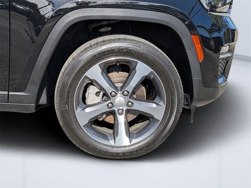 Used 2023 Jeep Grand Cherokee Limited w/ Trailer Tow Prep Group (B) image 11