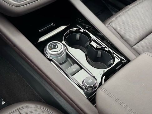 Certified 2025 Ford Explorer Platinum w/ Ultimate Package image 17