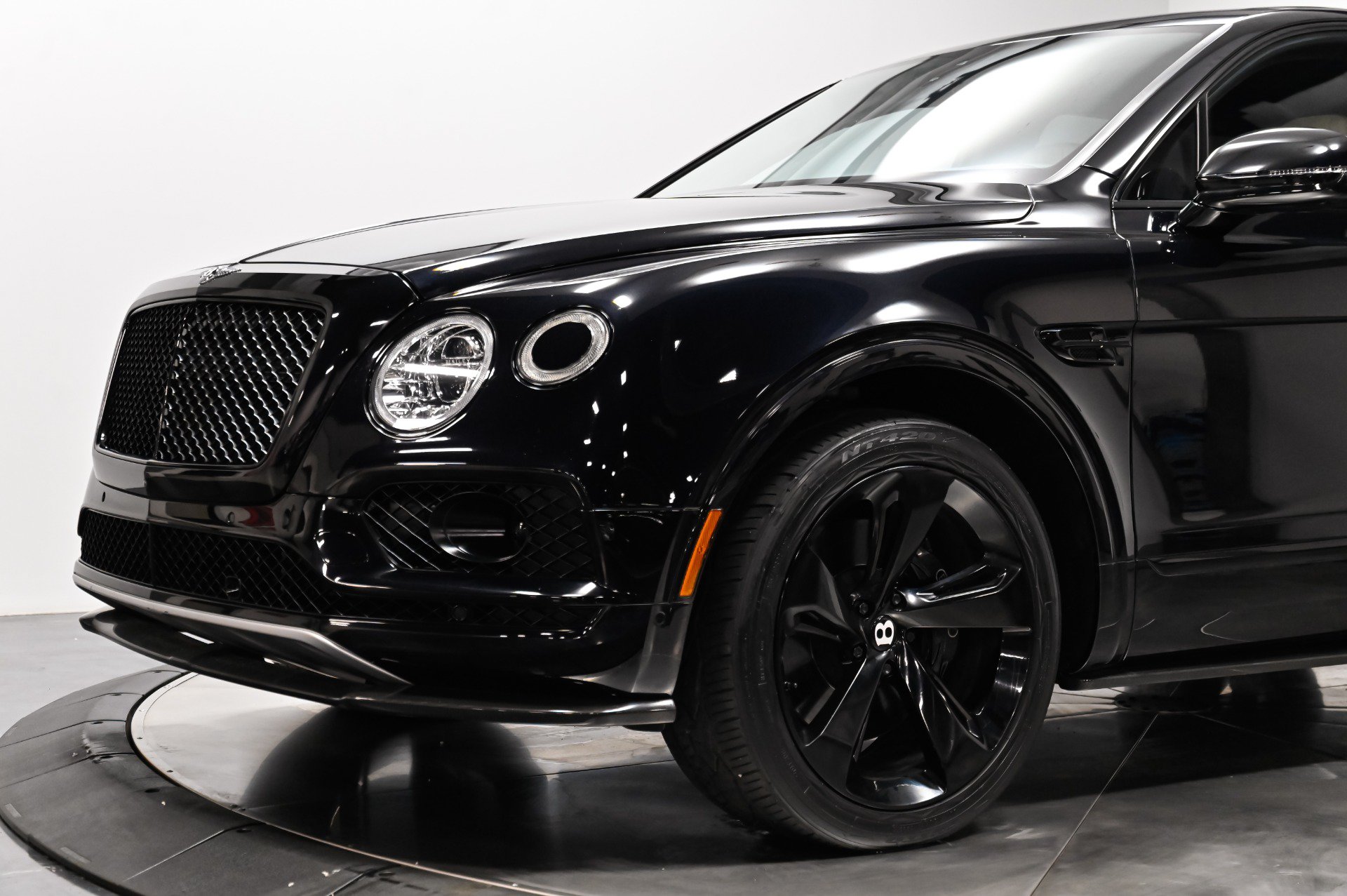 Used 2018 Bentley Bentayga w/ Black Specification AWD/4WD image 5
