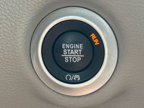 Used 2024 Chrysler Pacifica Touring-L w/ Uconnect Theater Family Group FWD image 29