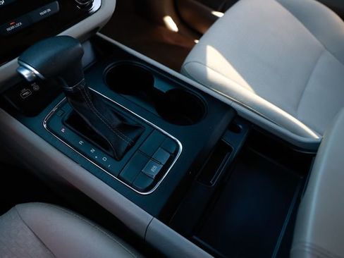 Used 2018 Kia Sedona L image 40