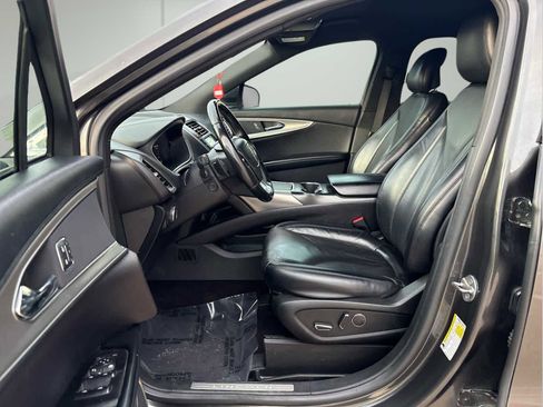 Used 2019 Lincoln Nautilus Select image 10