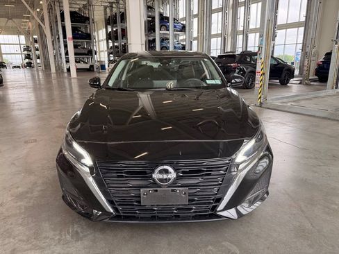 Used 2023 Nissan Altima 2.5 SV w/ SV Premium Package FWD image 8