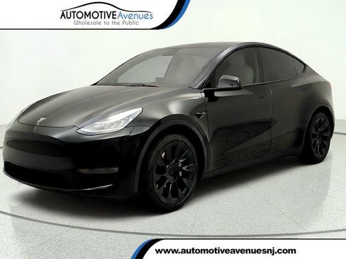 Used 2021 Tesla Model Y Long Range AWD/4WD image 1